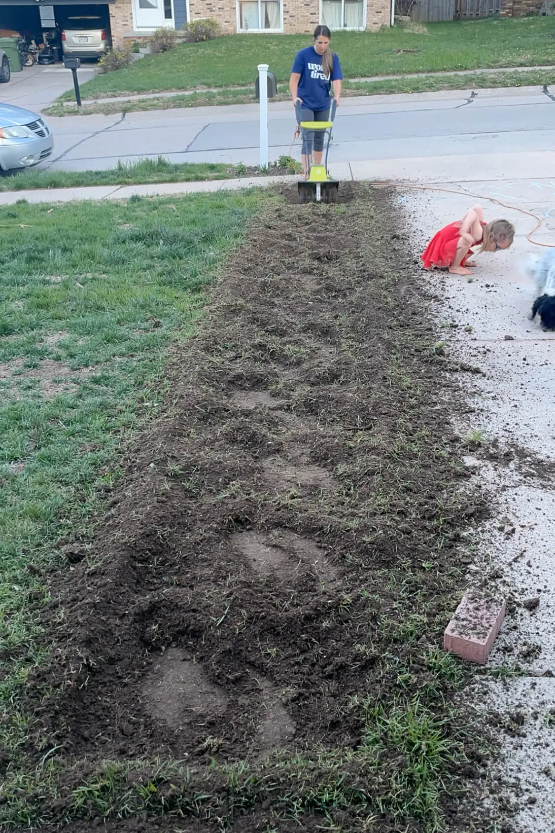 Preparing the ground to extend the driveway with pavers. 